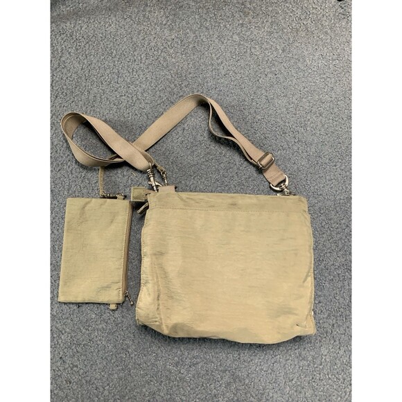 Baggallini Crossbody Bag Handbag Zippers Pockets Adjustable Attached Wristlet - Picture 4 of 16